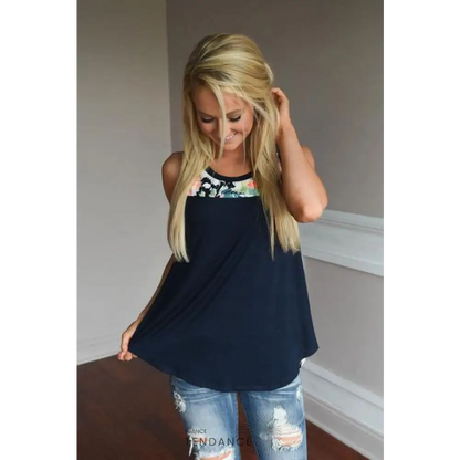 T-shirt Spécial Avec Des Fleurs | France-Tendance